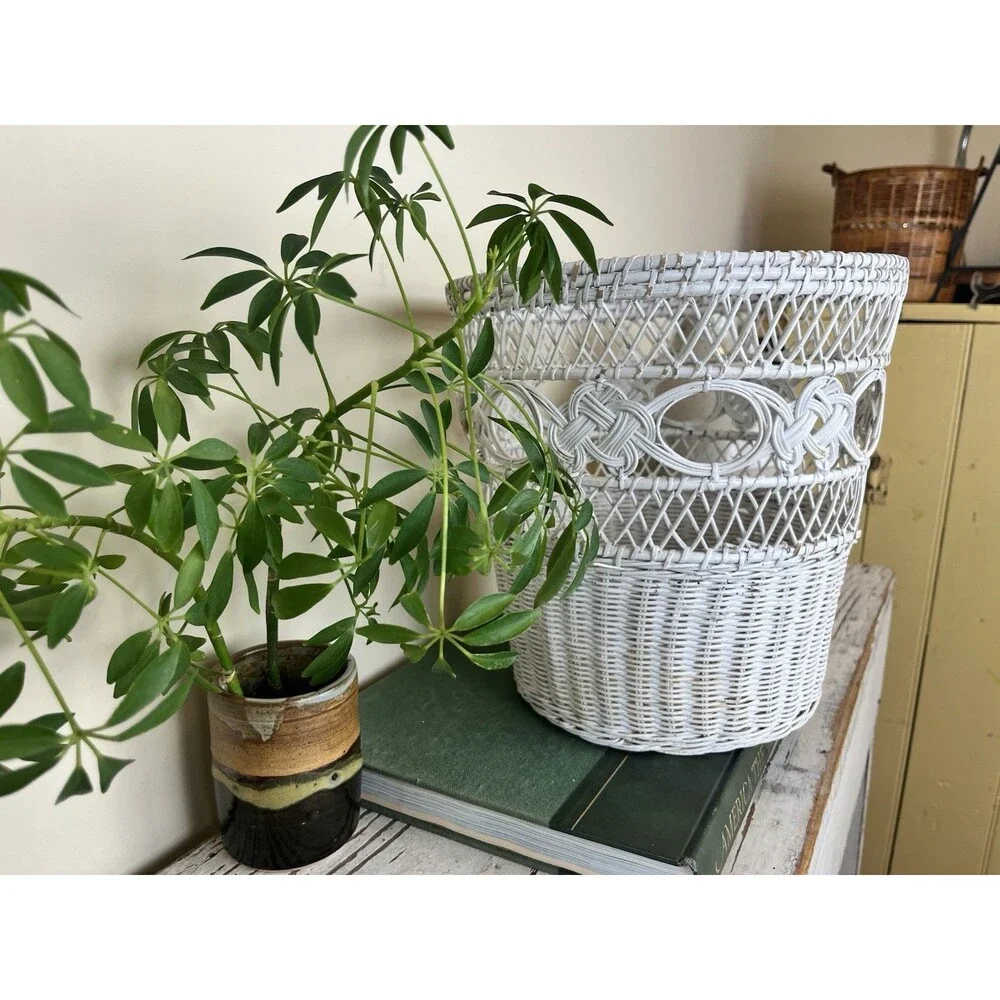 Vintage White Chippy Shabby Chic Woven White Wicker Basket / Boho / Country 10.5
